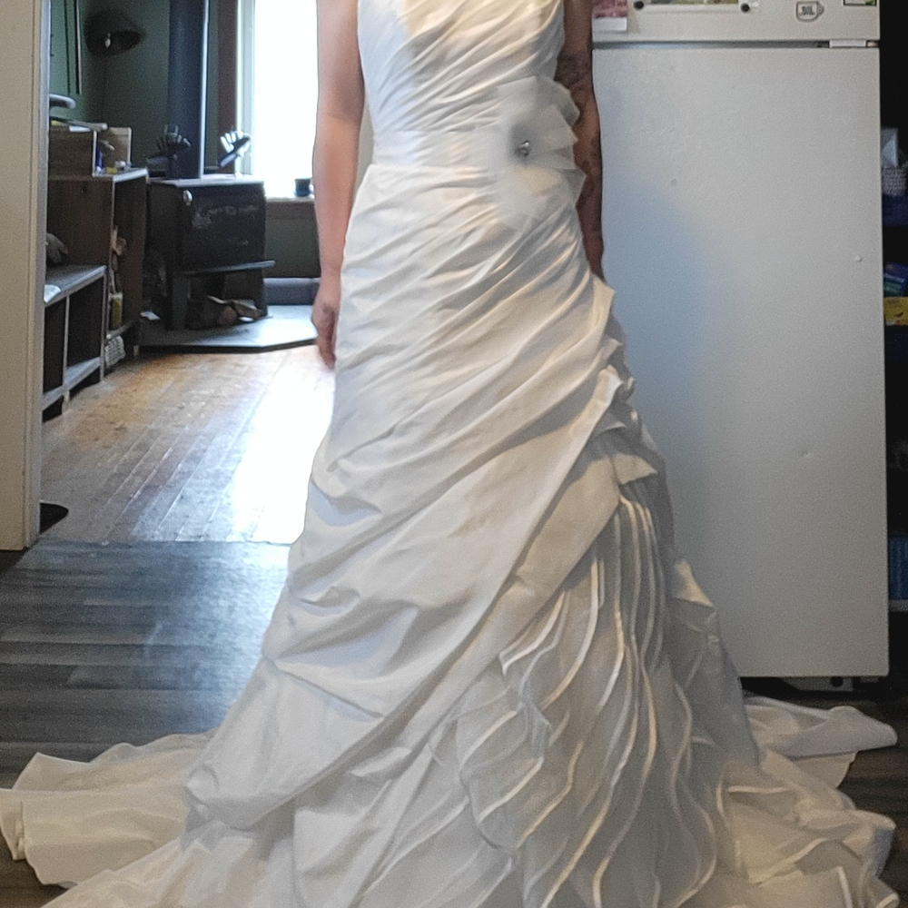Elegant Strapless Wedding Dress